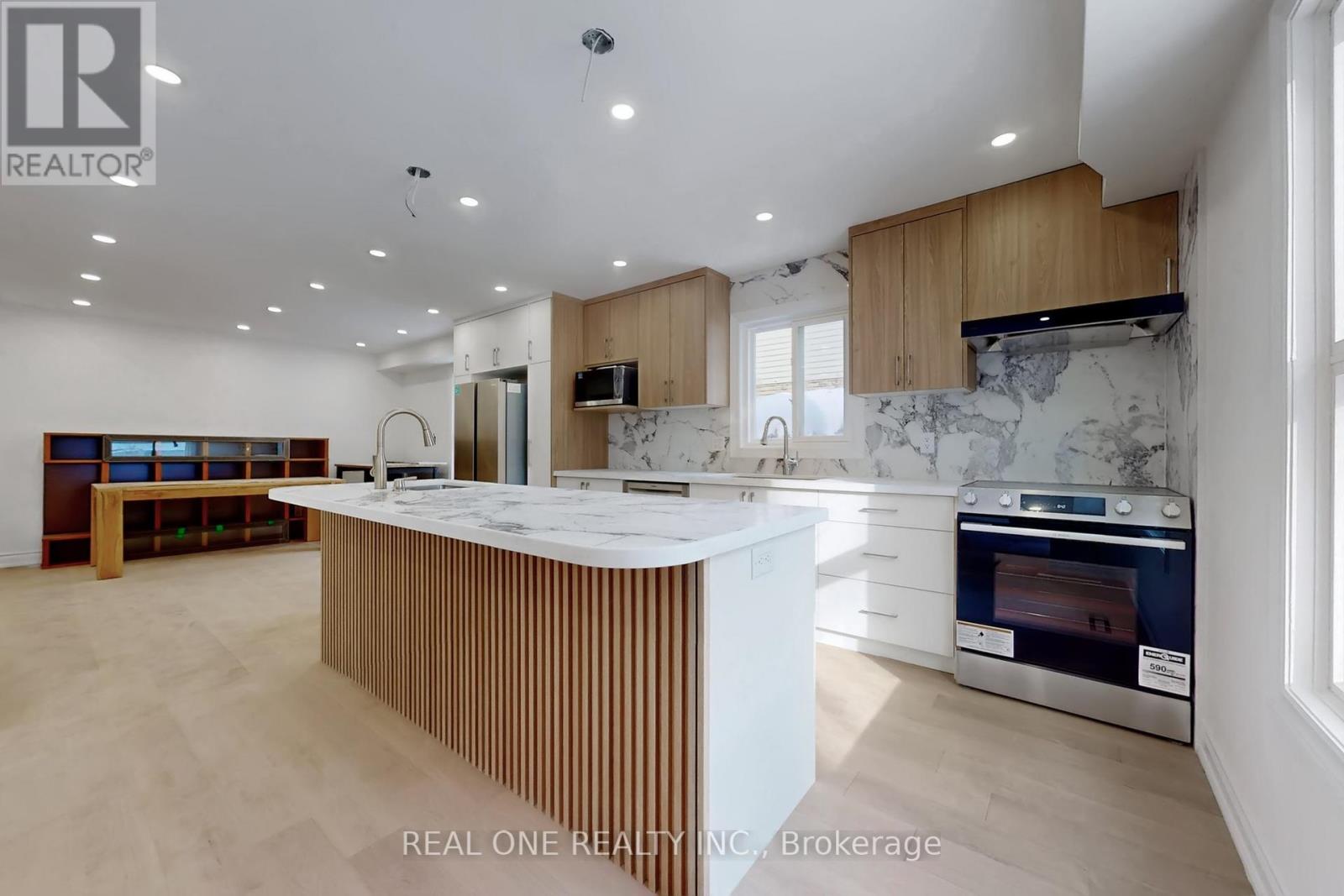 86 Breckonwood Crescent, Markham, Ontario  L3T 5E8 - Photo 8 - N12741120