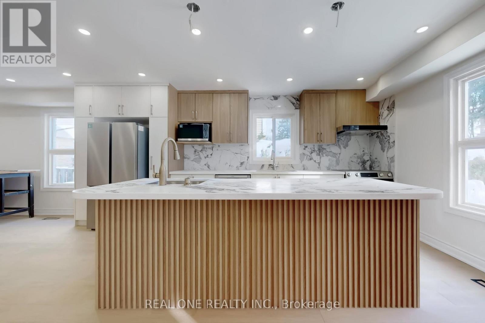 86 Breckonwood Crescent, Markham, Ontario  L3T 5E8 - Photo 7 - N12741120