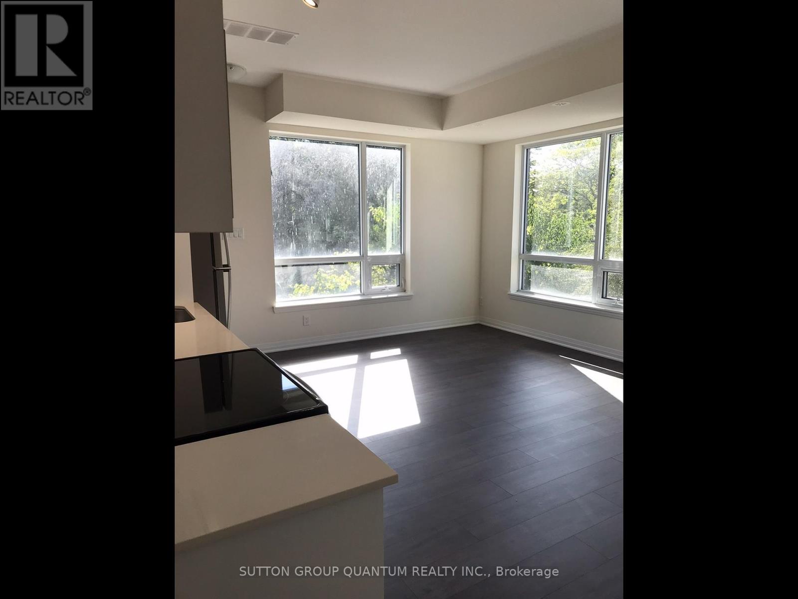 40 - 650 Atwater Avenue, Mississauga, Ontario  L5E 3K2 - Photo 3 - W12741130