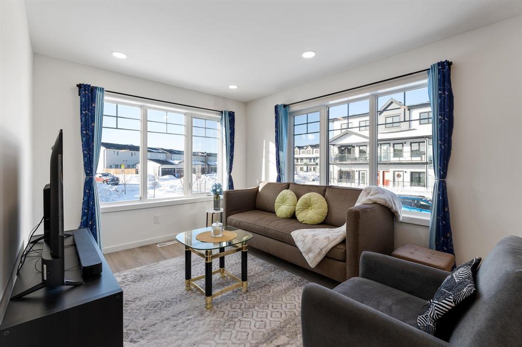 608 50 Morning Star Lane, Winnipeg, Manitoba  R3K 0V8 - Photo 2 - 202601753