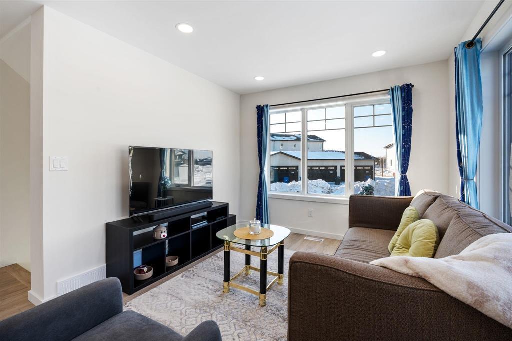 608 50 Morning Star Lane, Winnipeg, Manitoba  R3K 0V8 - Photo 4 - 202601753