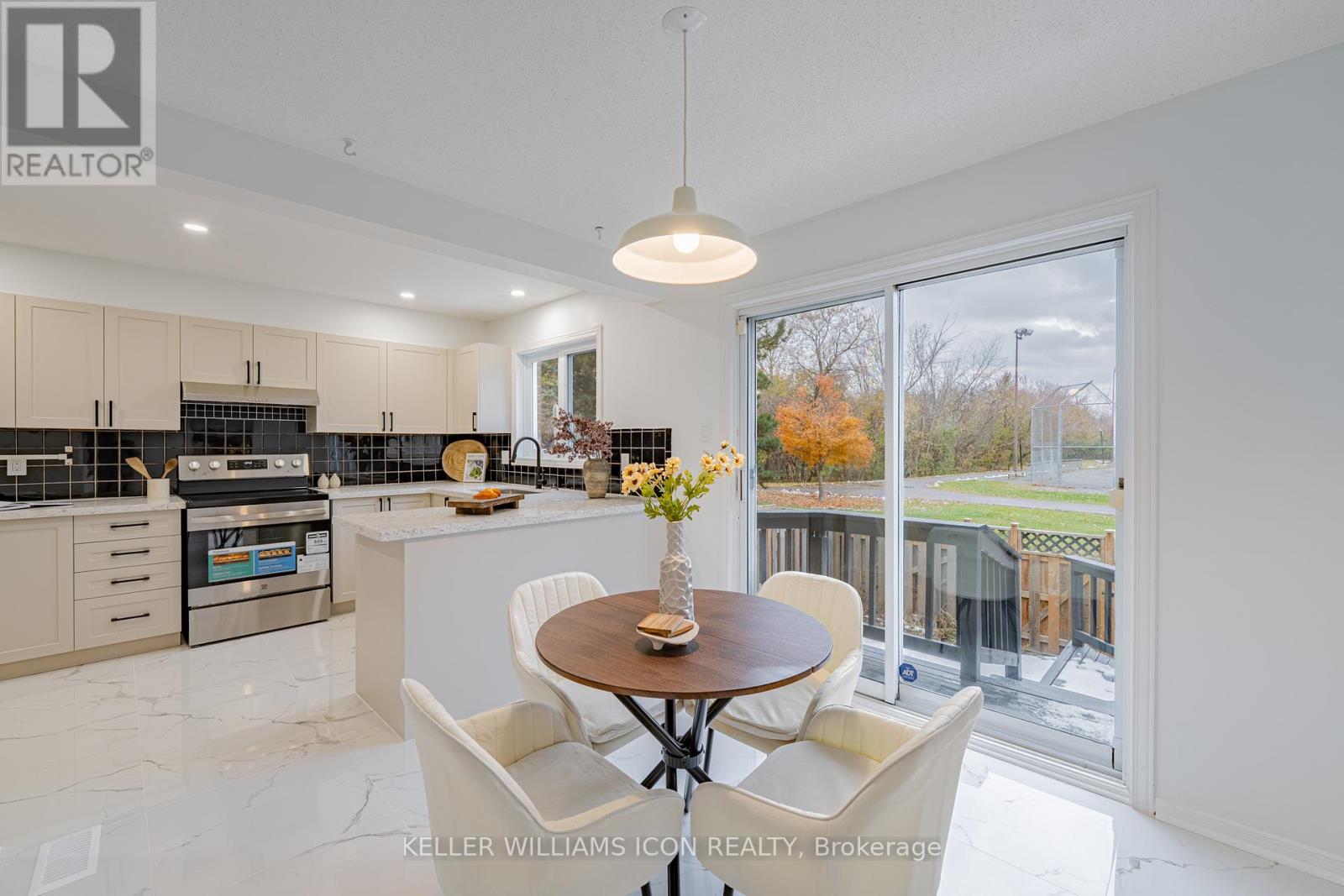 32 Ashpark Crescent, Ottawa, Ontario  K1T 3N8 - Photo 12 - X12741164