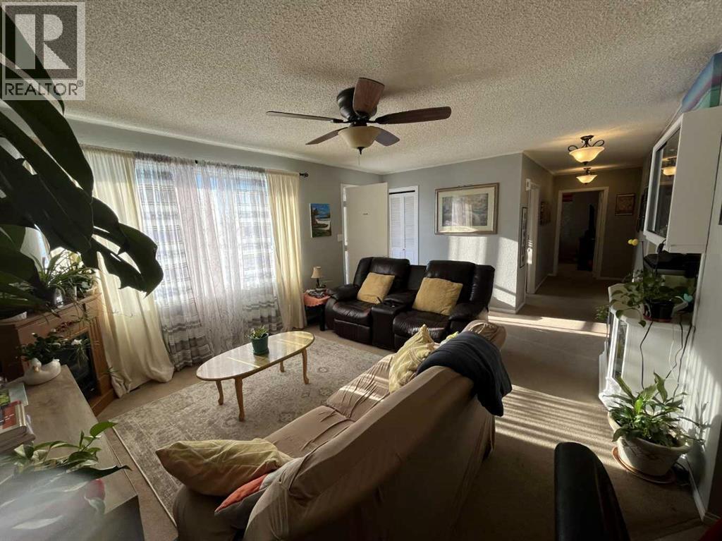 4915 57 Avenue, Taber, Alberta  T1G 1E5 - Photo 2 - A2273339