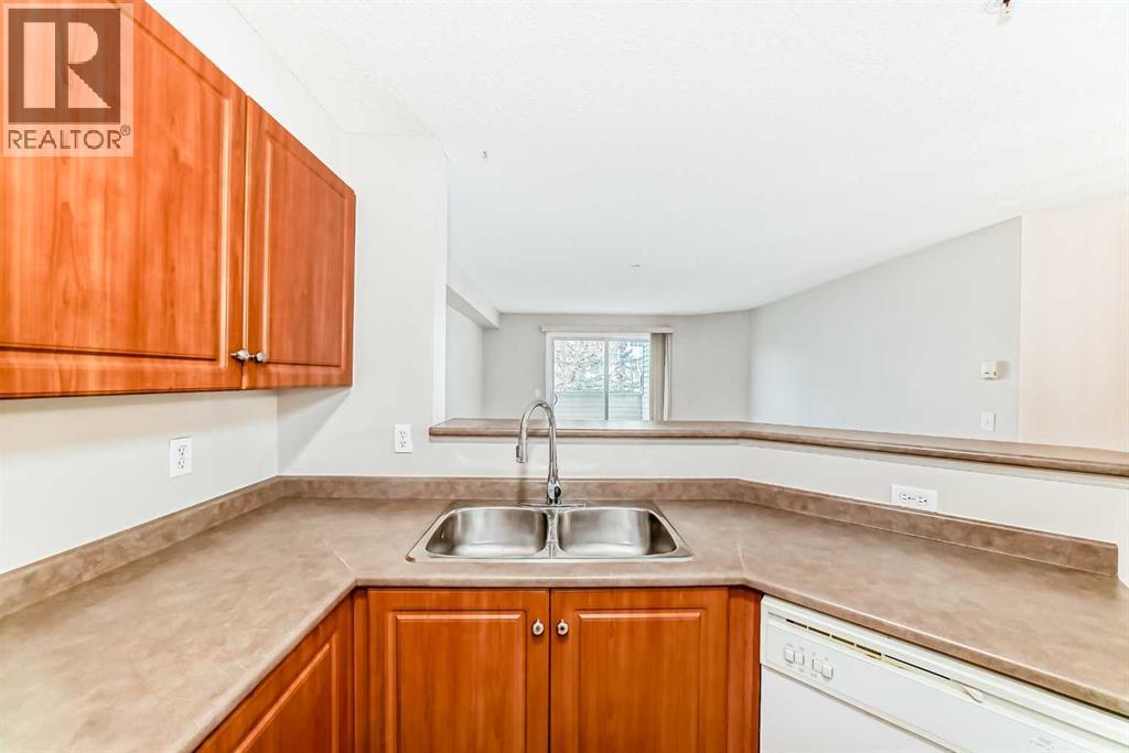 312, 17 Country Village Bay Ne, Calgary, Alberta  T3K 5Z3 - Photo 7 - A2268620