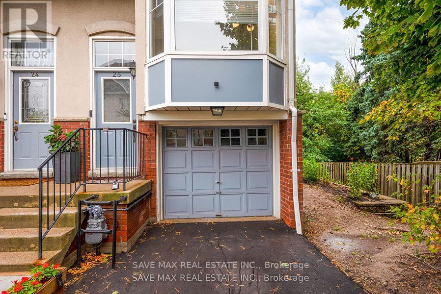 25 - 840 Dundas Street W, Mississauga, Ontario  L5C 1C2 - Photo 2 - W12741166