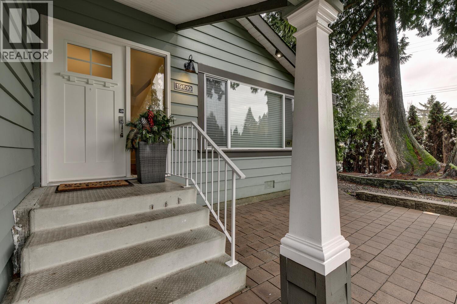 19610 117a Avenue, Pitt Meadows, British Columbia  V3Y 1R8 - Photo 2 - R3084320