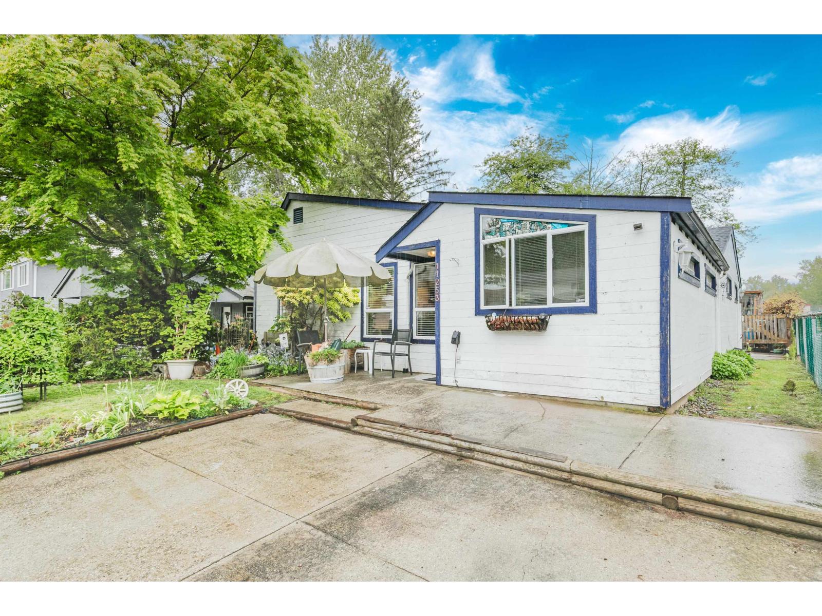 11253 Glenbrook Place, Delta, British Columbia  V4C 7N5 - Photo 2 - R3059921