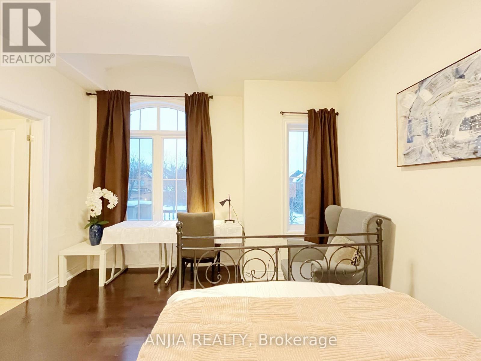 199 Canyon Hill Ave Street, Richmond Hill, Ontario  L4C 0R4 - Photo 3 - N12741176