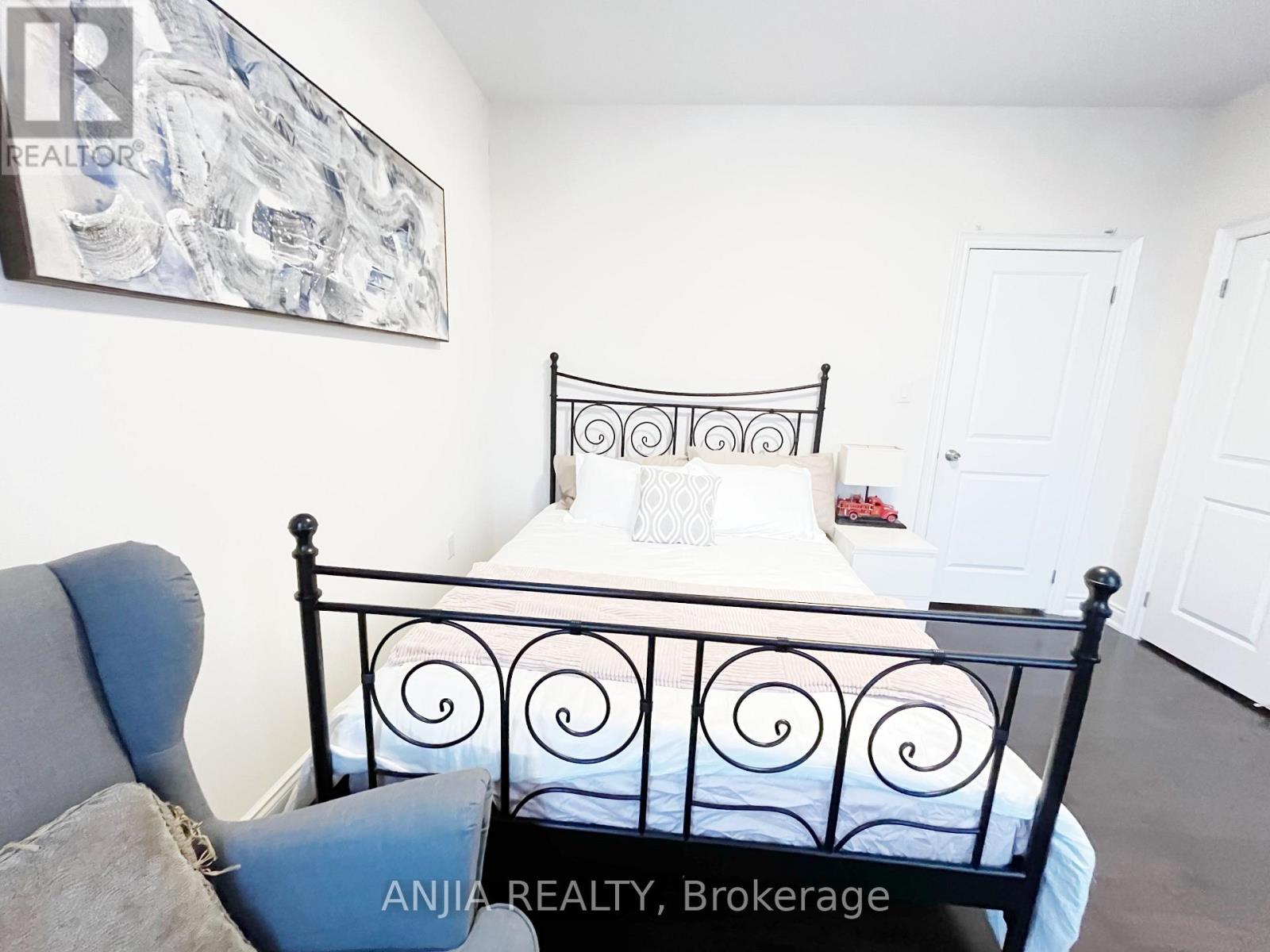 199 Canyon Hill Ave Street, Richmond Hill, Ontario  L4C 0R4 - Photo 6 - N12741176