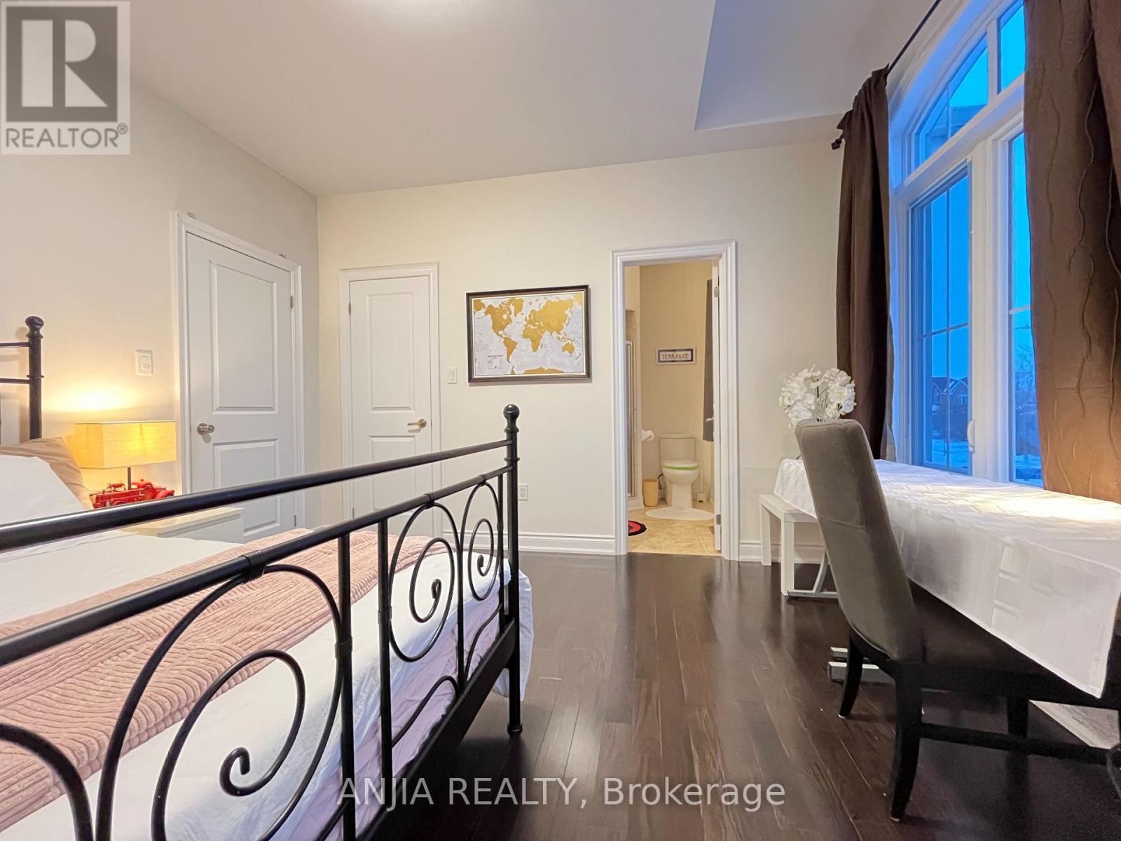 199 Canyon Hill Ave Street, Richmond Hill, Ontario  L4C 0R4 - Photo 7 - N12741176