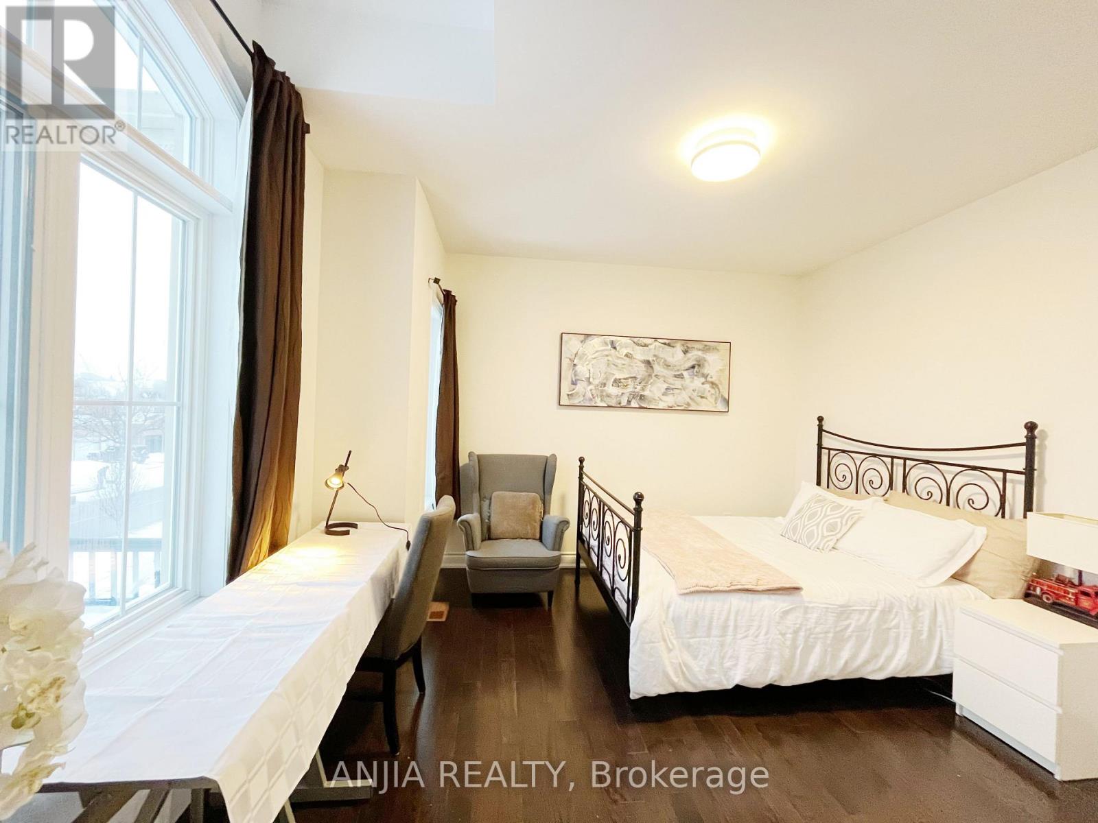 199 Canyon Hill Ave Street, Richmond Hill, Ontario  L4C 0R4 - Photo 8 - N12741176