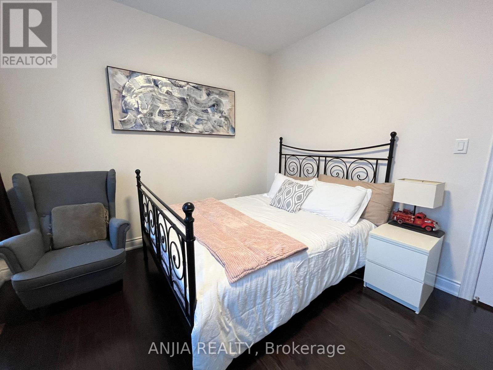 199 Canyon Hill Ave Street, Richmond Hill, Ontario  L4C 0R4 - Photo 9 - N12741176