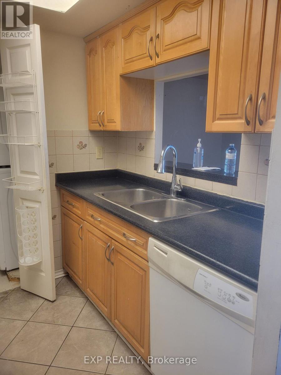 612 - 285 Enfield Place, Mississauga, Ontario  L5B 3Y6 - Photo 3 - W12741174