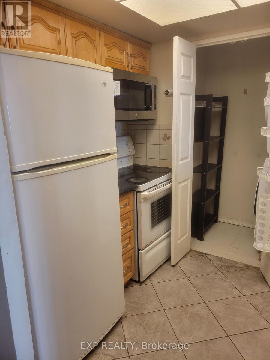 612 - 285 Enfield Place, Mississauga, Ontario  L5B 3Y6 - Photo 4 - W12741174