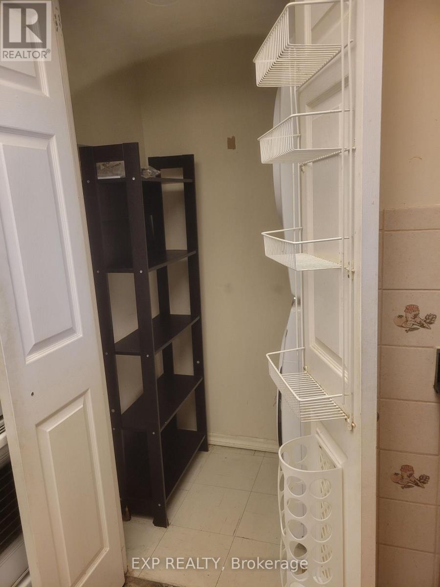 612 - 285 Enfield Place, Mississauga, Ontario  L5B 3Y6 - Photo 6 - W12741174