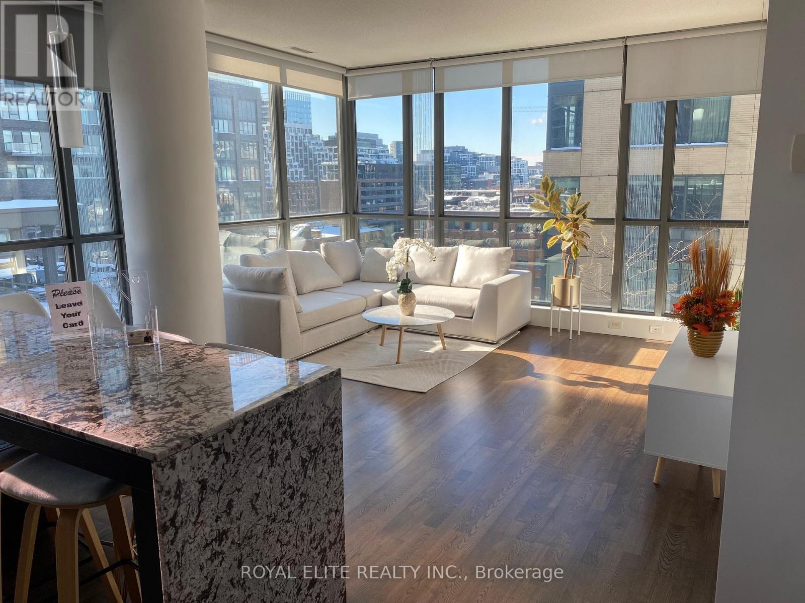 907 - 8 CHARLOTTE STREET, Toronto, Ontario