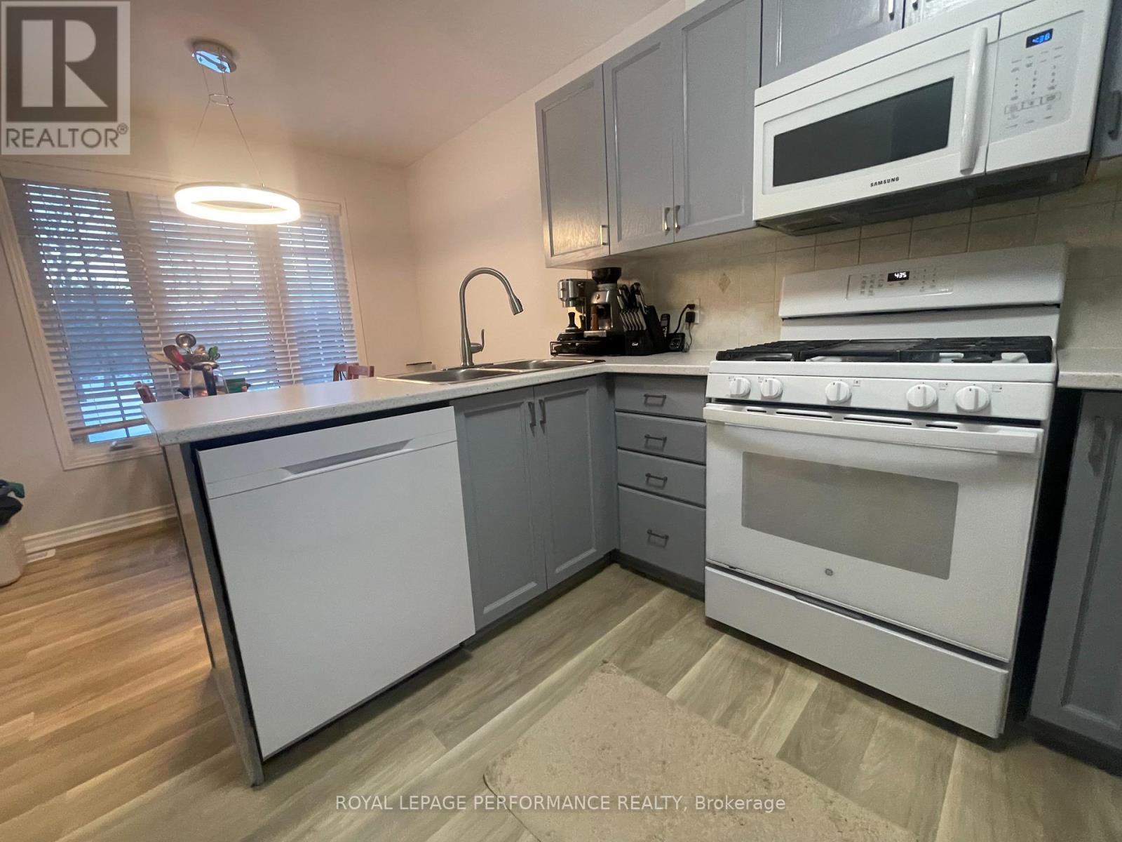 106 Mosswood Court W, Ottawa, Ontario  K1V 0N6 - Photo 3 - X12734490