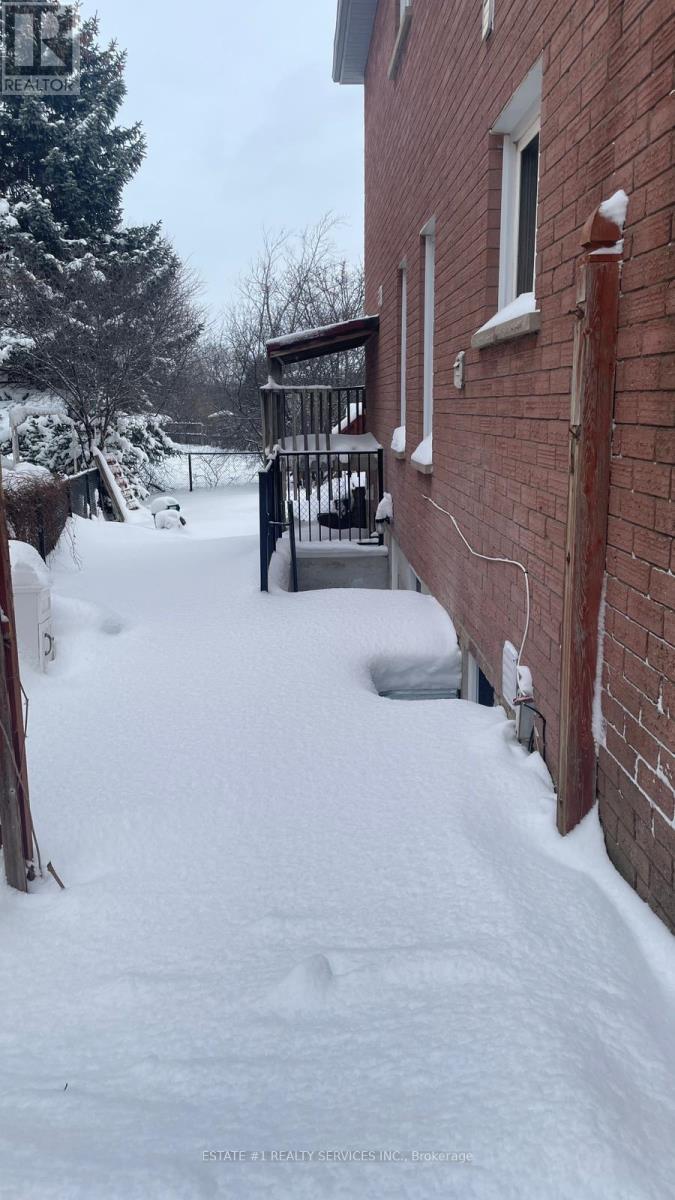 42 Napanee Street, Brampton (Westgate), Ontario  L6X 4Y4 - Photo 2 - W12693946