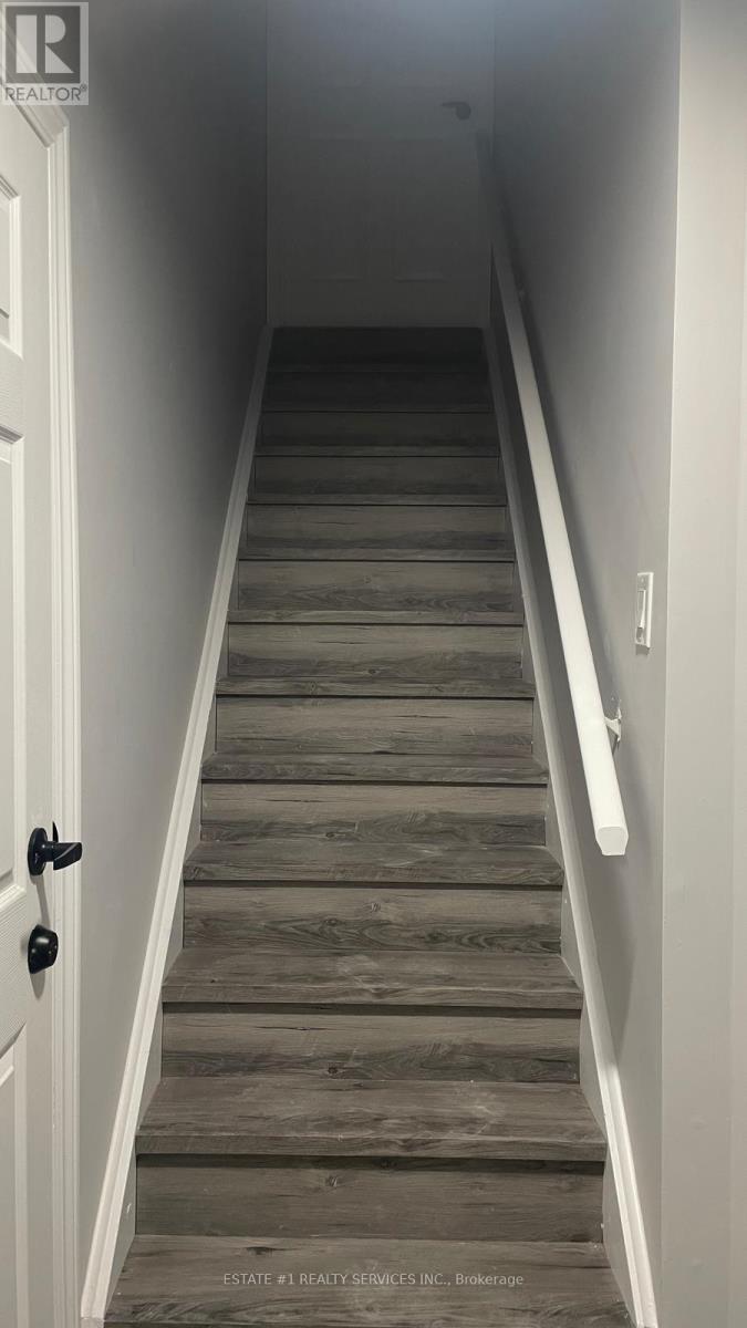 42 Napanee Street, Brampton (Westgate), Ontario  L6X 4Y4 - Photo 3 - W12693946