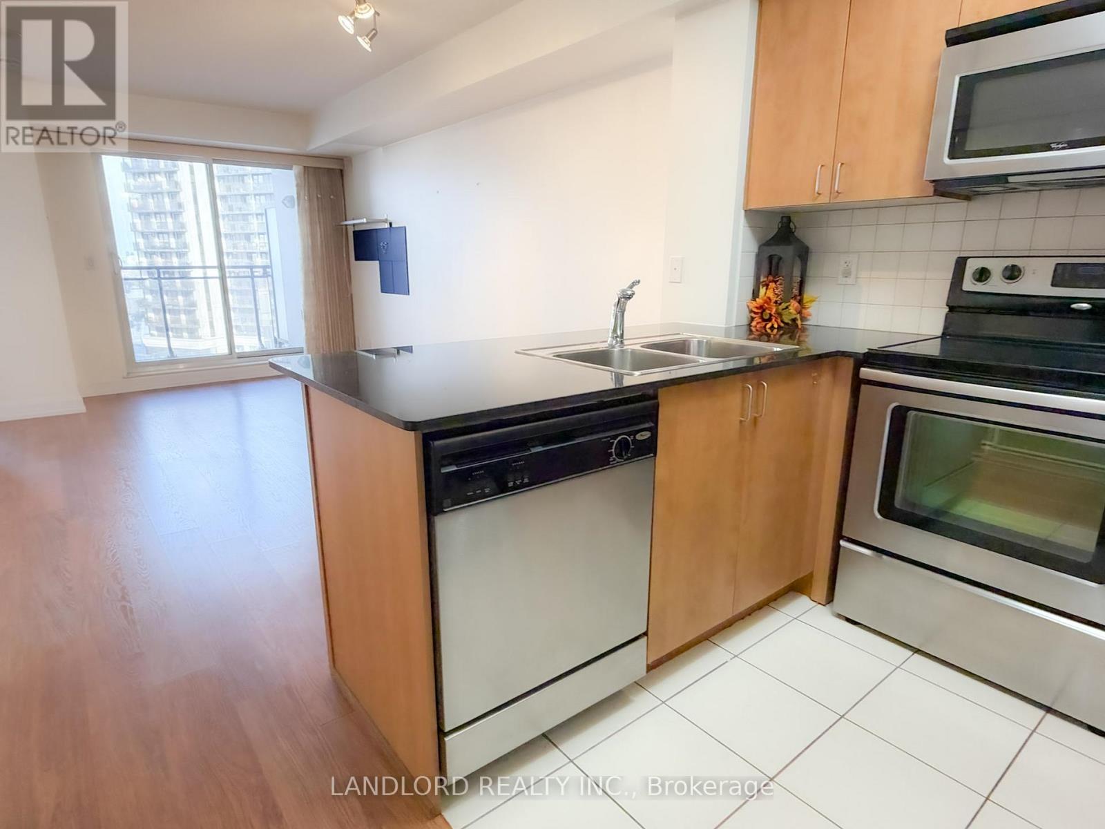 801 - 1070 Sheppard Avenue W, Toronto, Ontario  M3J 0G8 - Photo 5 - W12734446