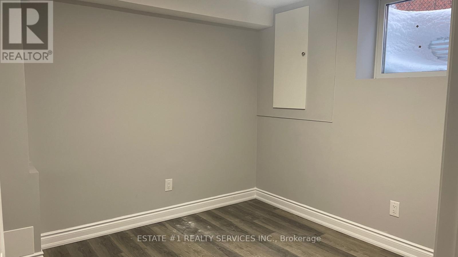 42 Napanee Street, Brampton (Westgate), Ontario  L6X 4Y4 - Photo 4 - W12693946