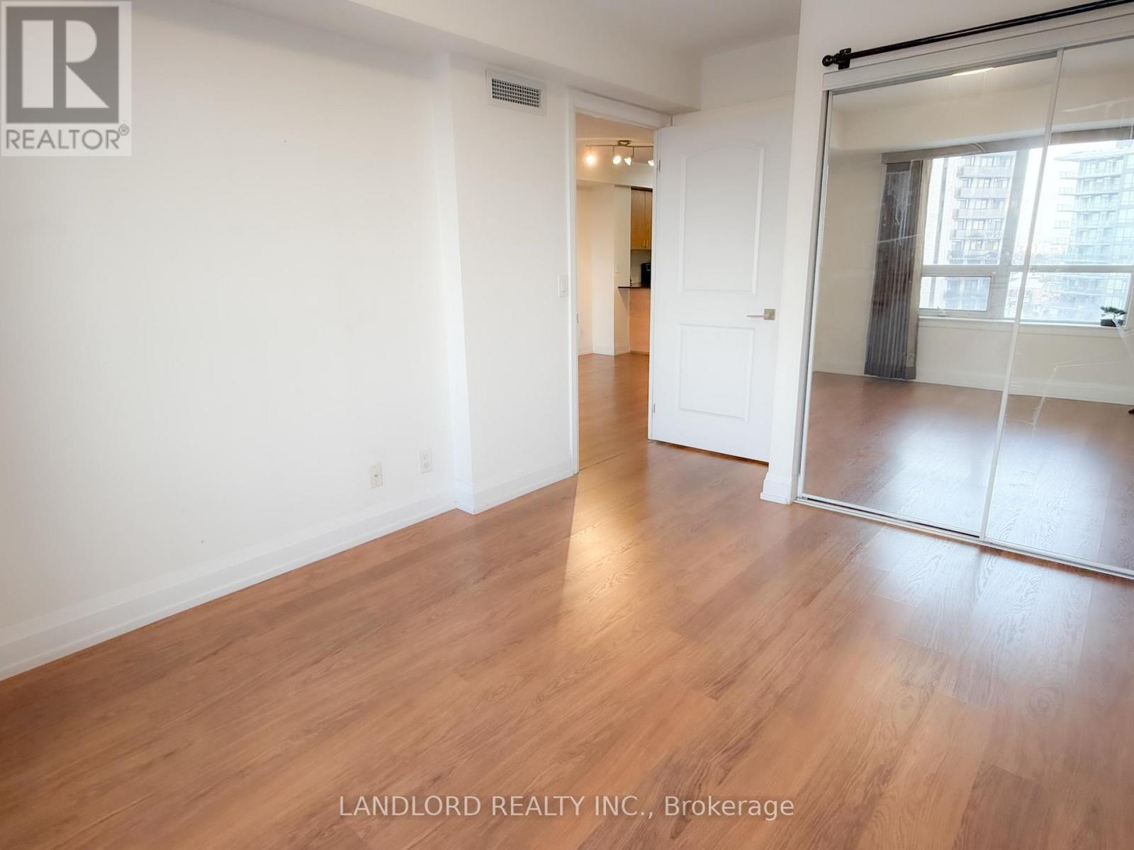 801 - 1070 Sheppard Avenue W, Toronto, Ontario  M3J 0G8 - Photo 9 - W12734446