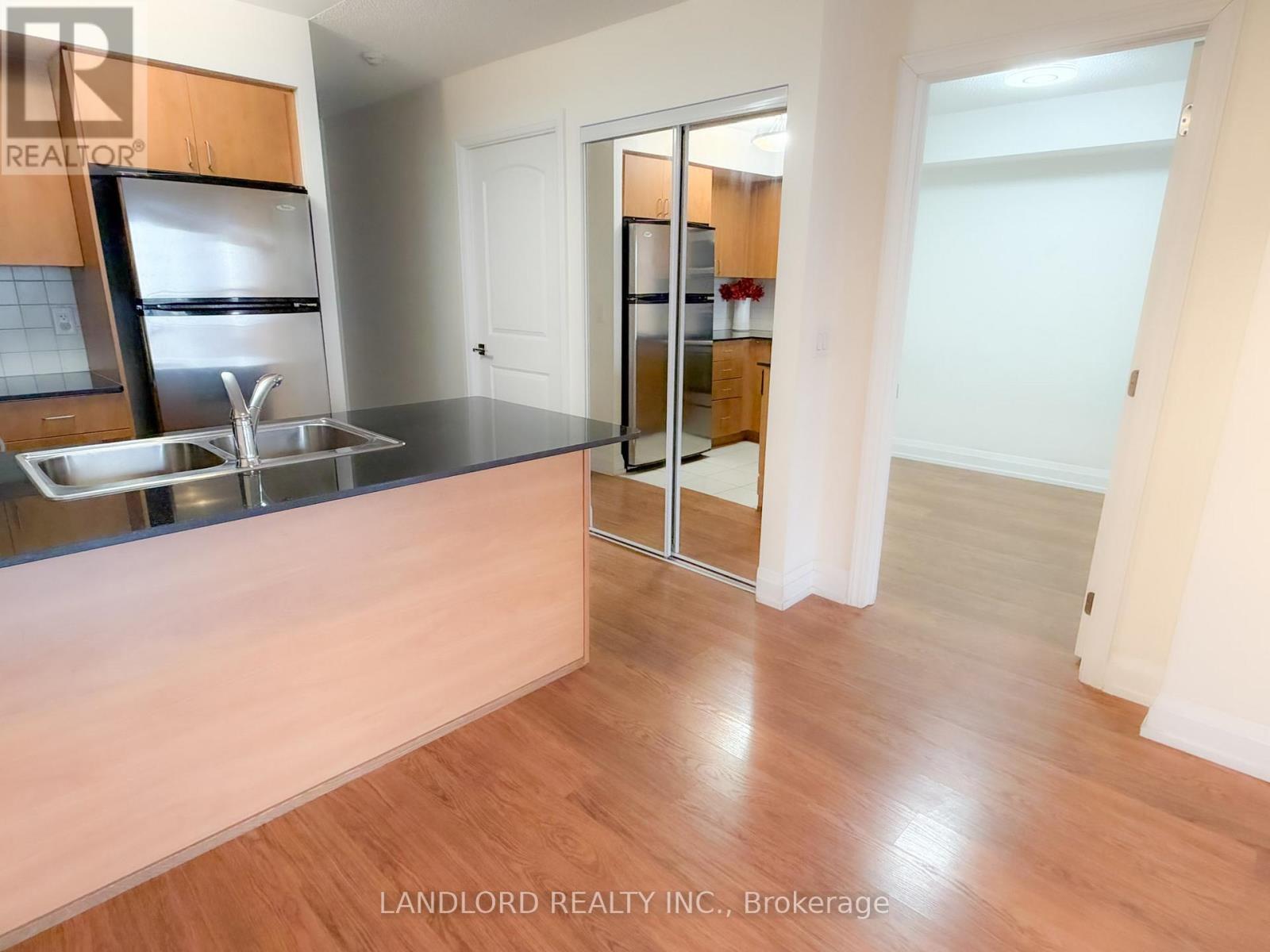 801 - 1070 Sheppard Avenue W, Toronto, Ontario  M3J 0G8 - Photo 4 - W12734446