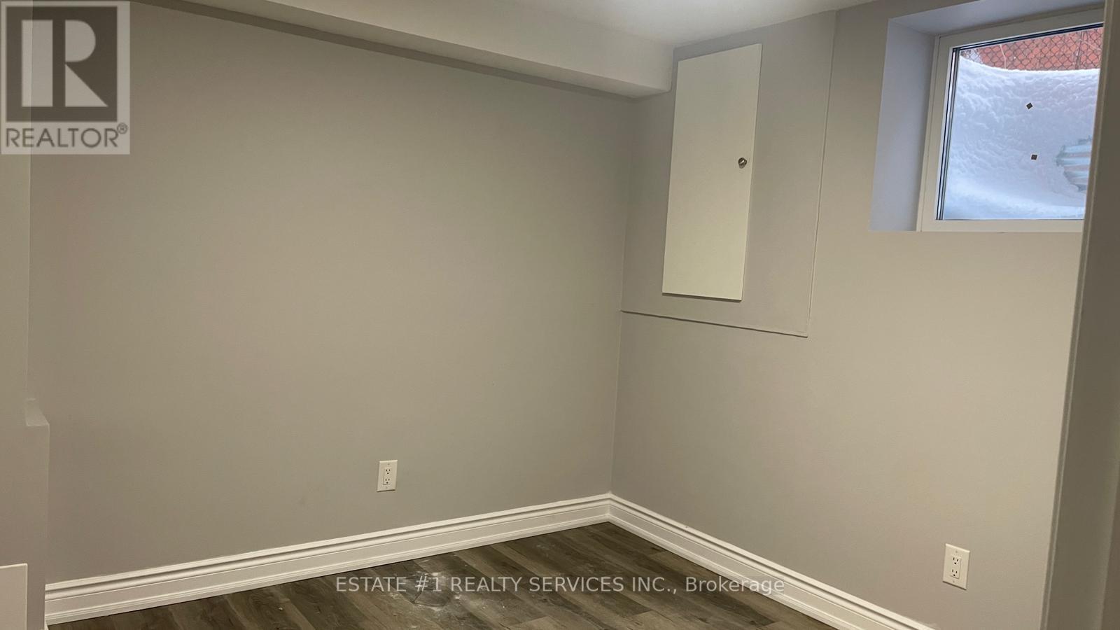 42 Napanee Street, Brampton (Westgate), Ontario  L6X 4Y4 - Photo 7 - W12693946