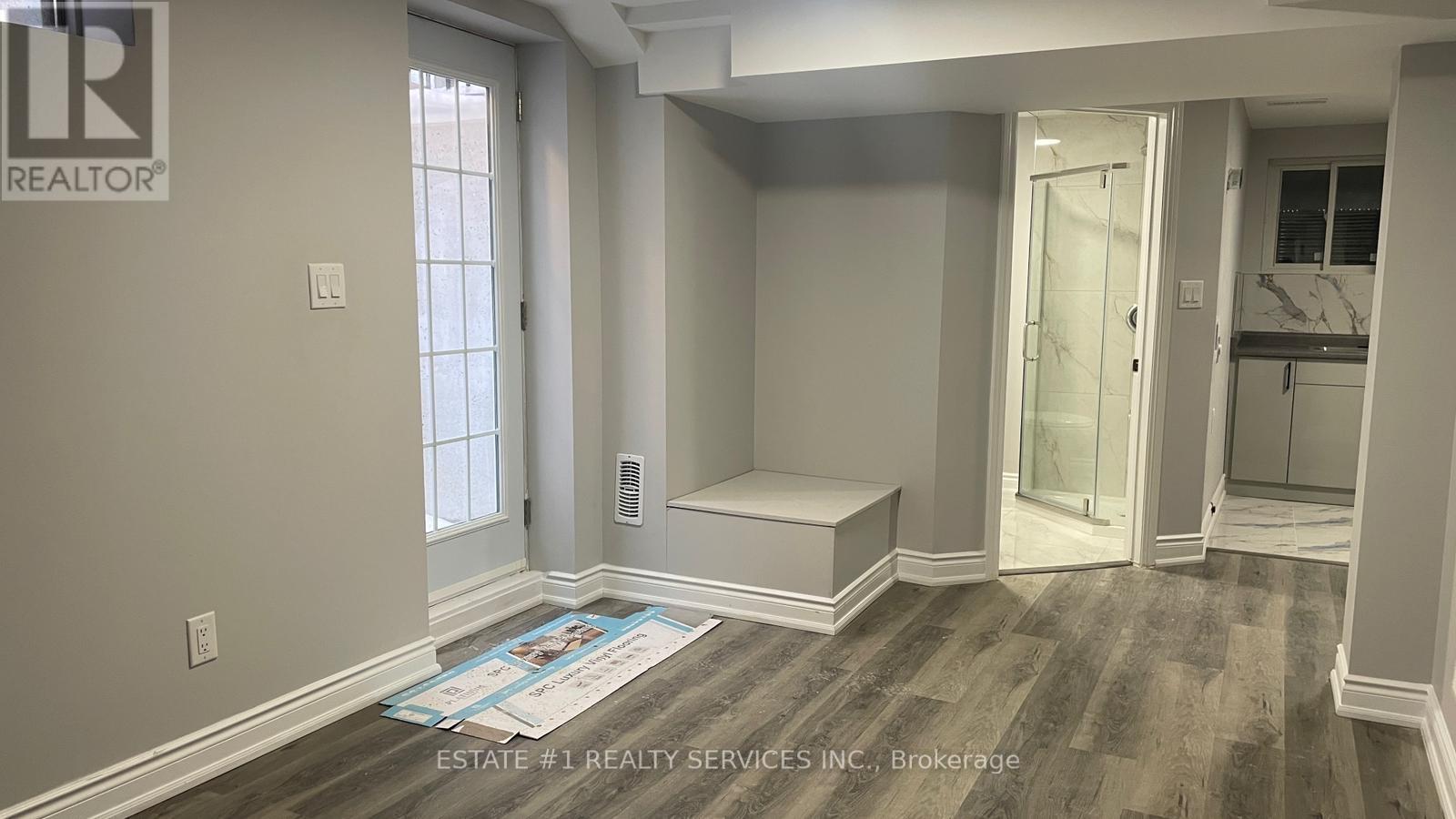 42 Napanee Street, Brampton (Westgate), Ontario  L6X 4Y4 - Photo 8 - W12693946