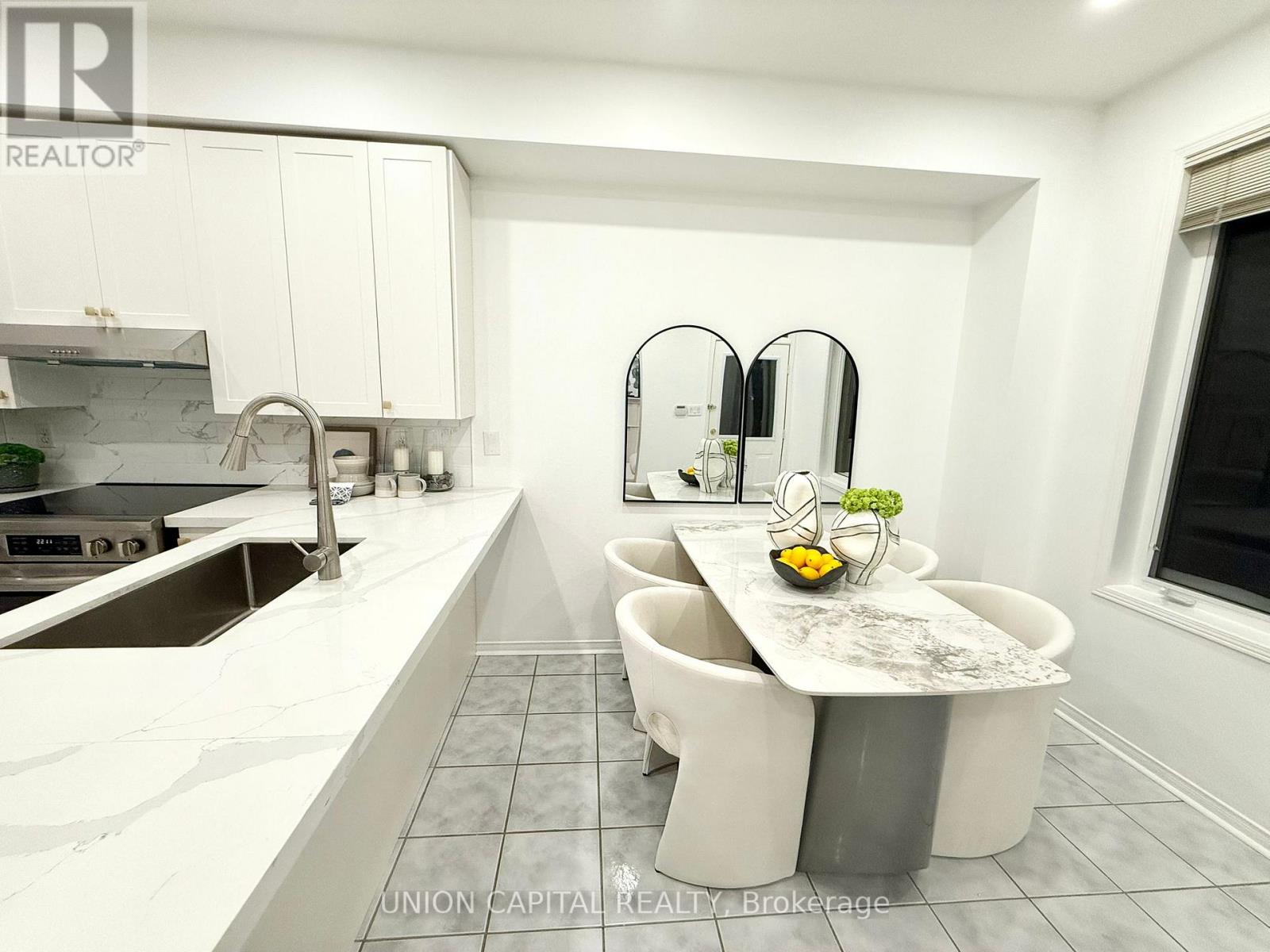 29 Queen's Plate Drive, Markham, Ontario  L6C 2A9 - Photo 4 - N12741204