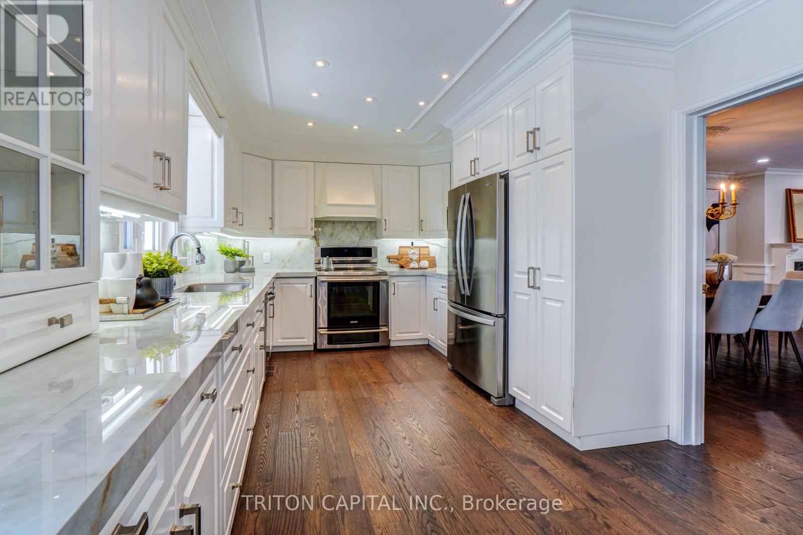 53 Princess Anne Crescent, Toronto, Ontario  M9A 2P3 - Photo 10 - W12741208