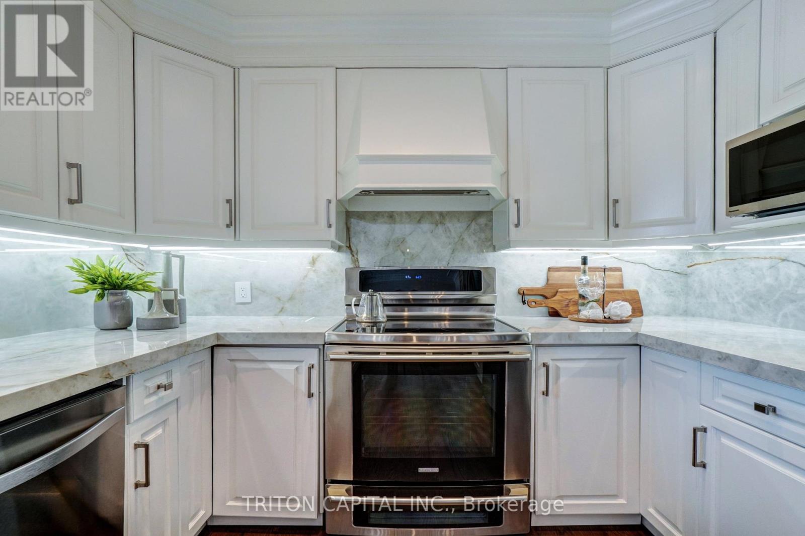 53 Princess Anne Crescent, Toronto, Ontario  M9A 2P3 - Photo 14 - W12741208