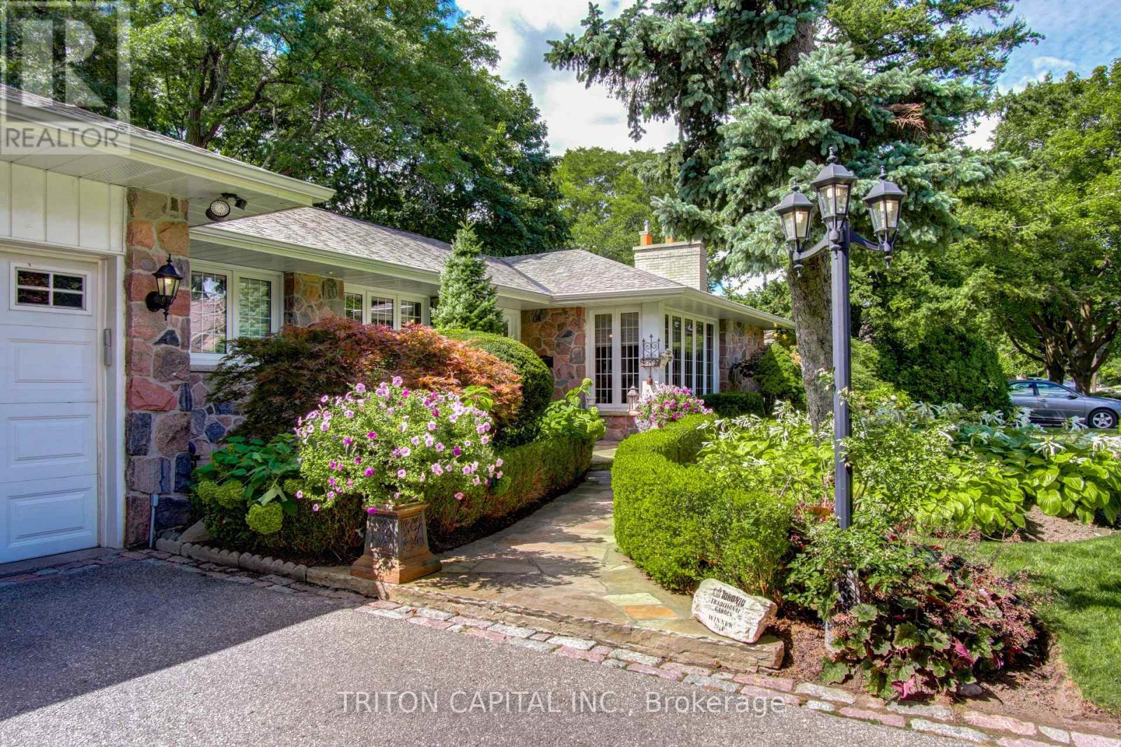 53 Princess Anne Crescent, Toronto, Ontario  M9A 2P3 - Photo 3 - W12741208