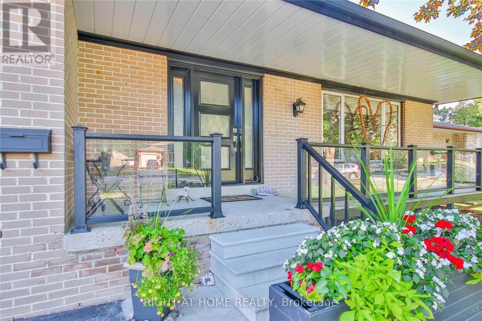 10 JACWIN DRIVE, Ajax, Ontario