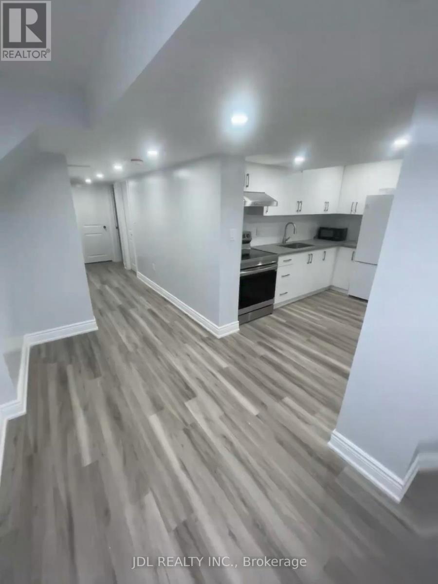 30 Lavron Court, Markham, Ontario  L3S 2N8 - Photo 2 - N12741266