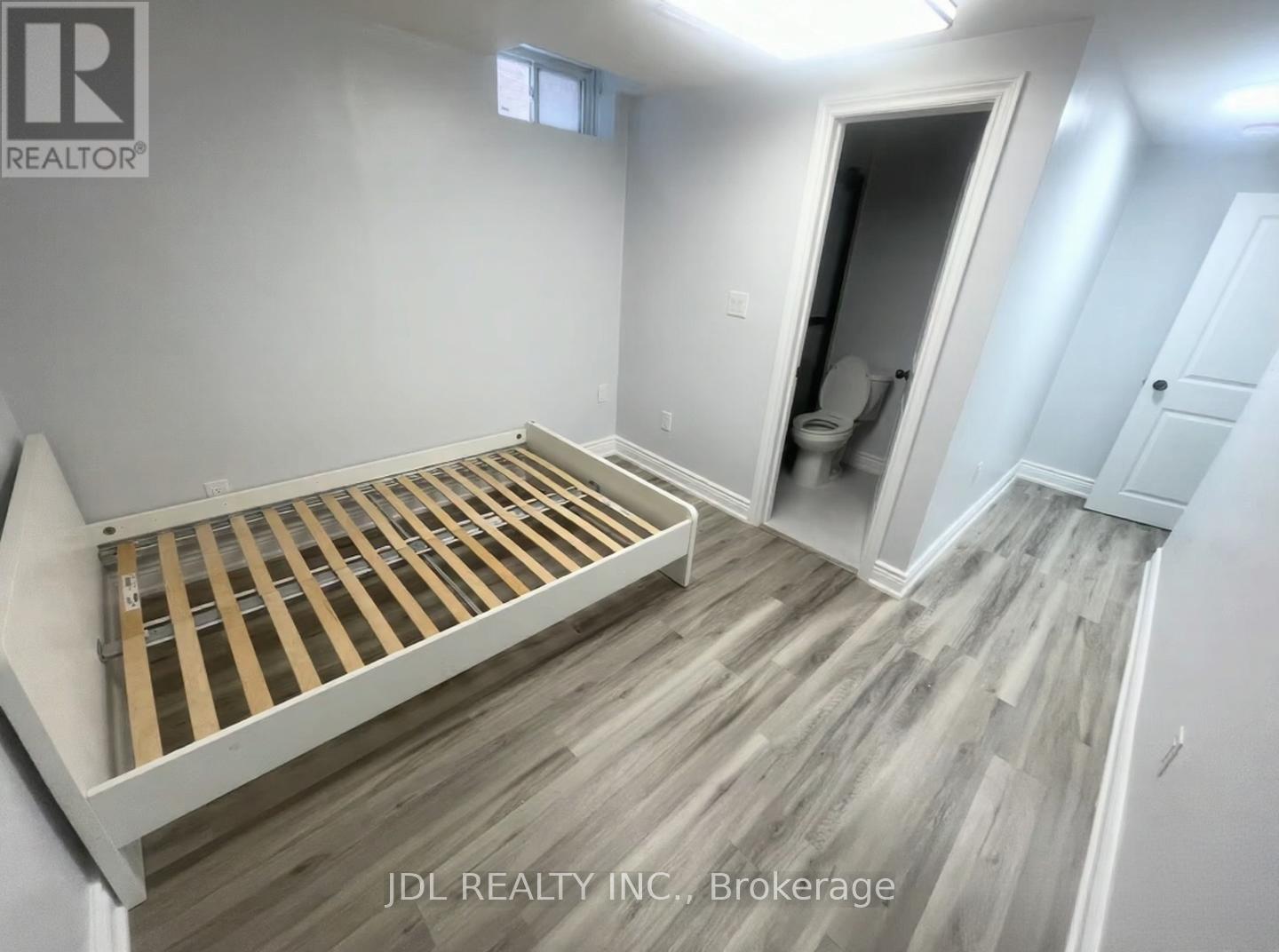 30 Lavron Court, Markham, Ontario  L3S 2N8 - Photo 4 - N12741266