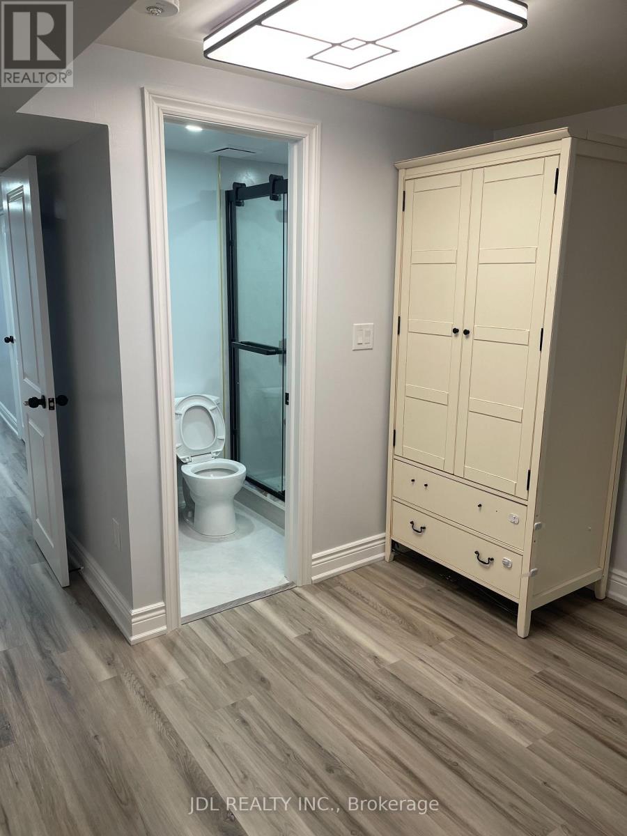 30 Lavron Court, Markham, Ontario  L3S 2N8 - Photo 5 - N12741266