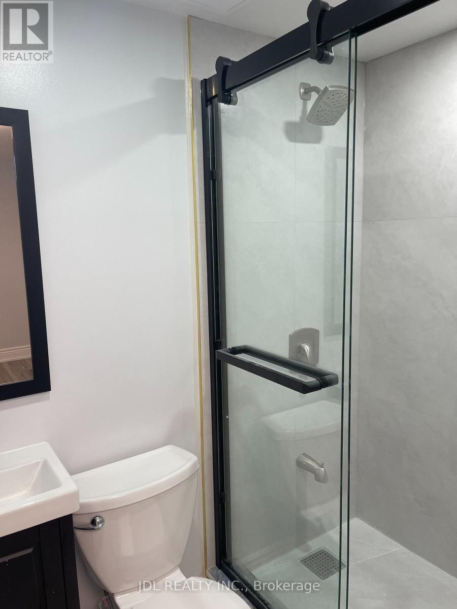 30 Lavron Court, Markham, Ontario  L3S 2N8 - Photo 6 - N12741266