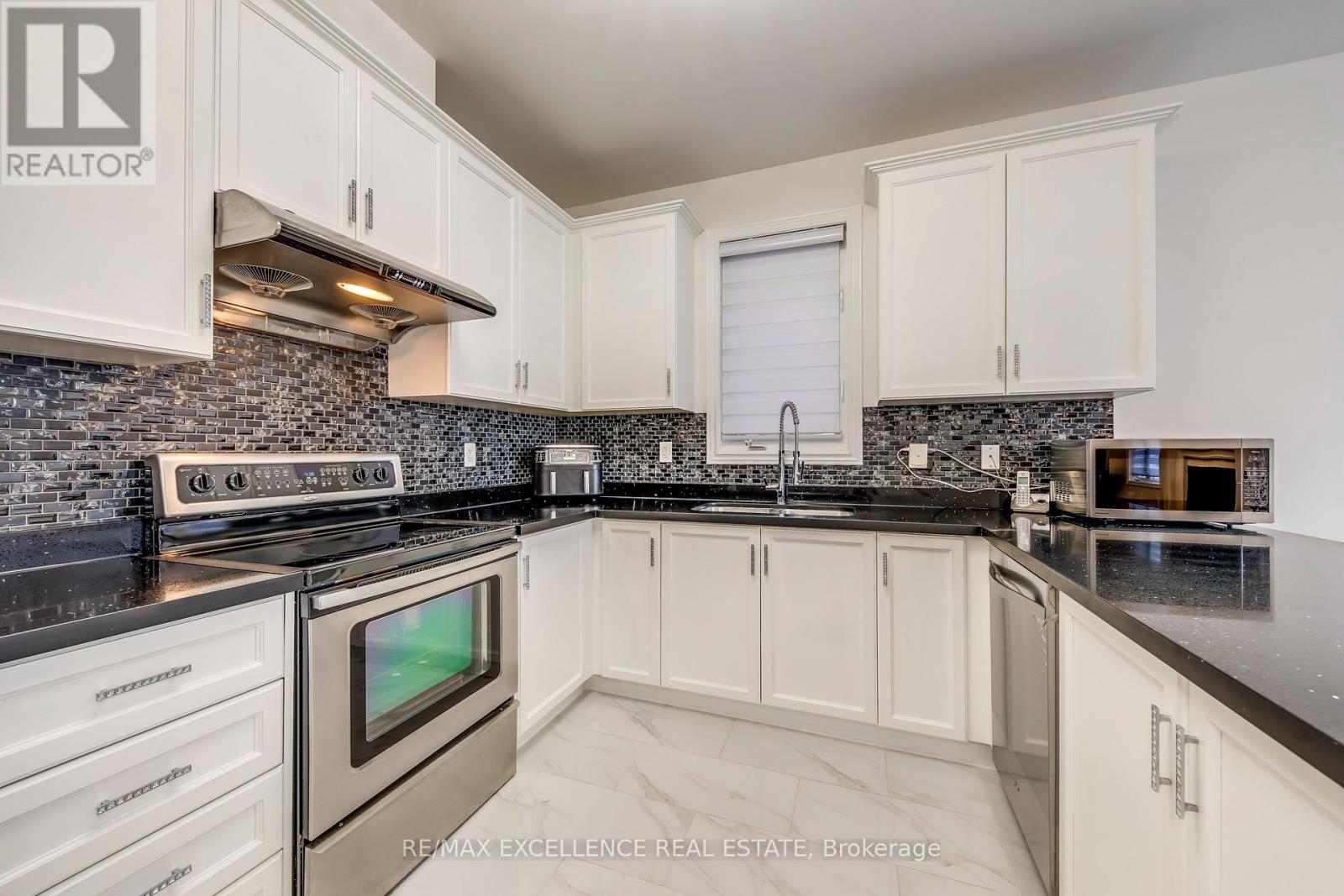 9 Natronia Trail, Brampton, Ontario  L6P 3N1 - Photo 13 - W12741242