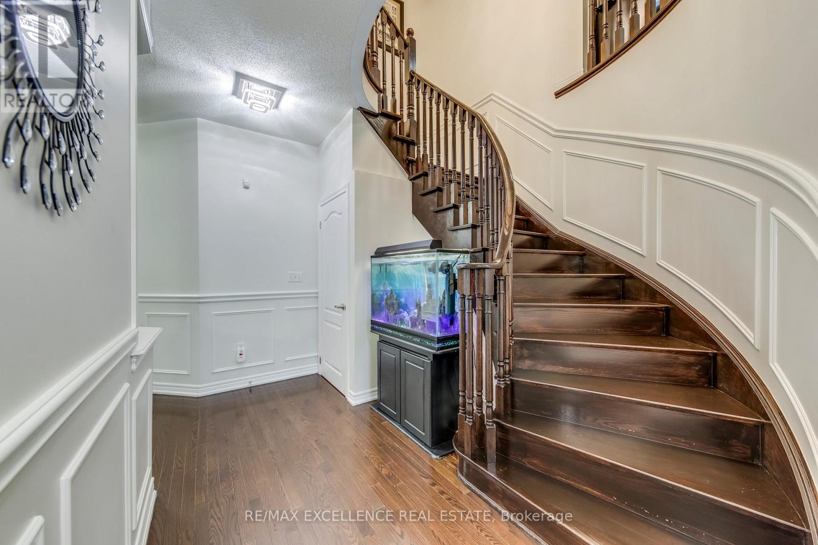 9 Natronia Trail, Brampton, Ontario  L6P 3N1 - Photo 3 - W12741242