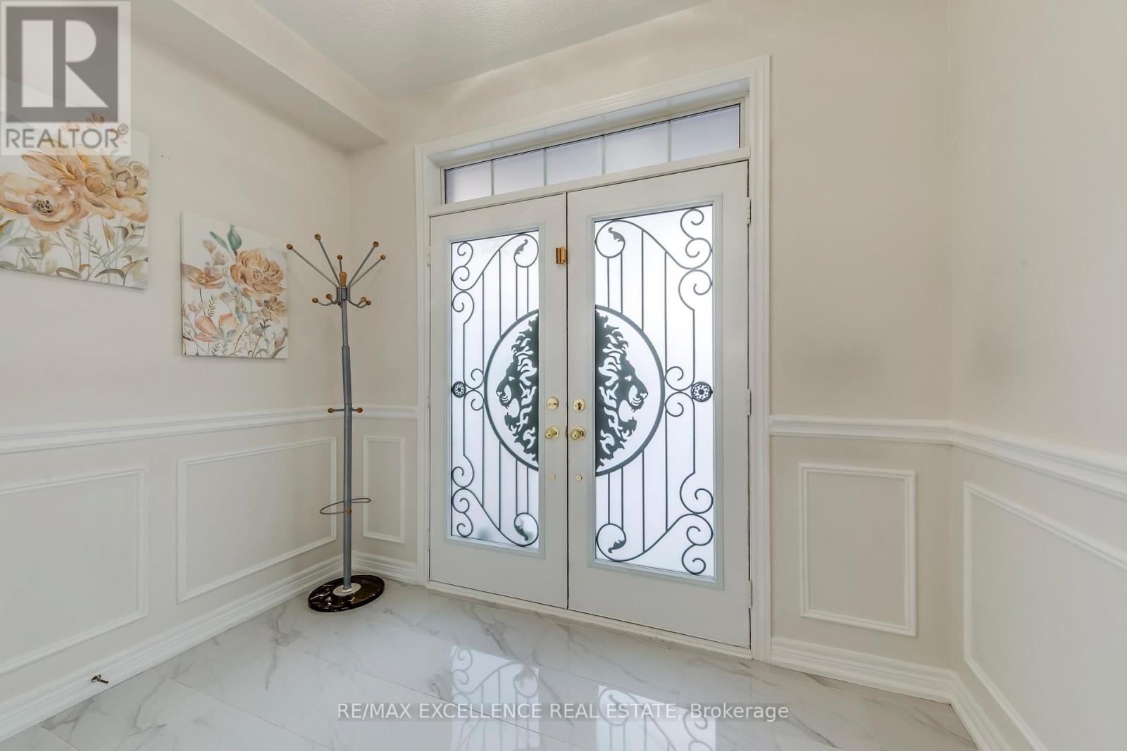 9 Natronia Trail, Brampton, Ontario  L6P 3N1 - Photo 4 - W12741242