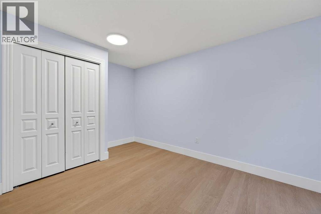 211, 25 Glamis Green Sw, Calgary, Alberta  T3E 6T9 - Photo 7 - A2279840