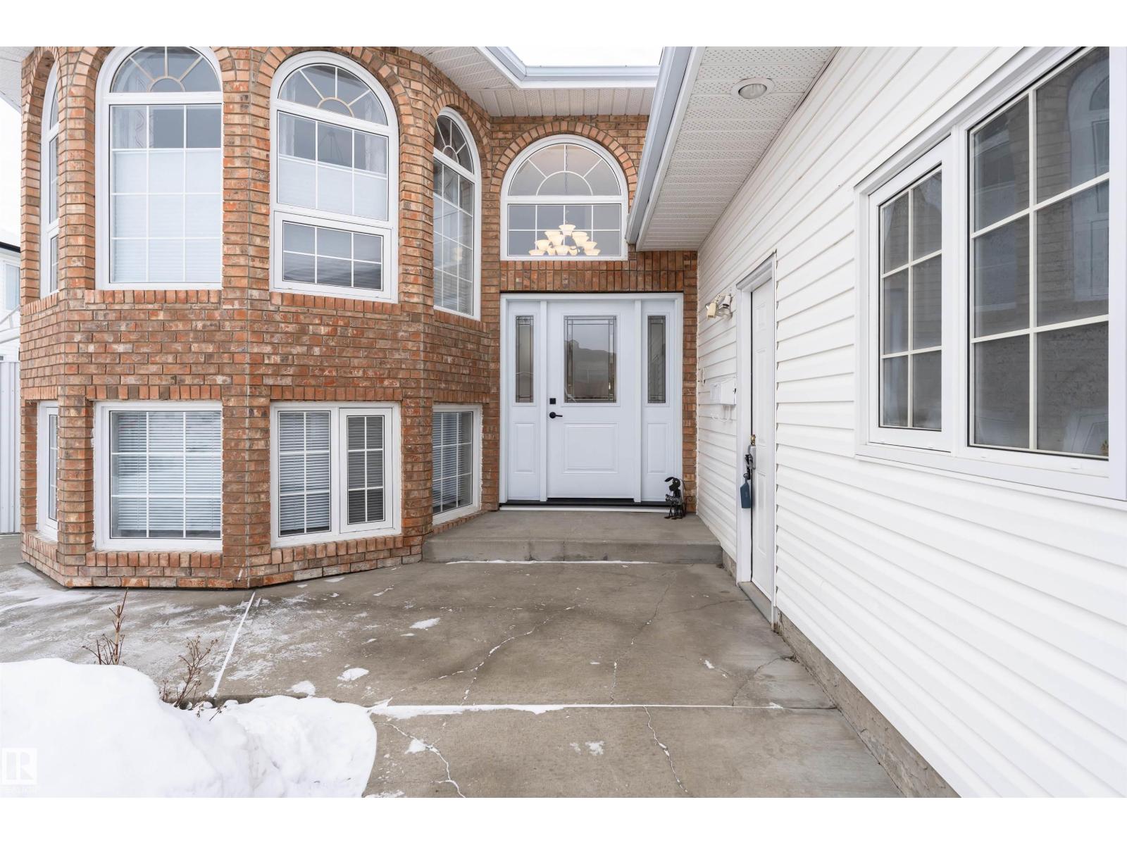 5755 161 Av Nw, Edmonton, Alberta  T5Y 2S9 - Photo 3 - E4471425