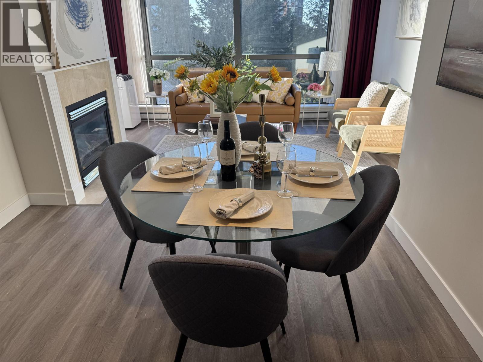 Listing Picture 9 of 27 : 407 6837 STATION HILL DRIVE, Burnaby / 本拿比 - 魯藝地產 Yvonne Lu Group - MLS Medallion Club Member