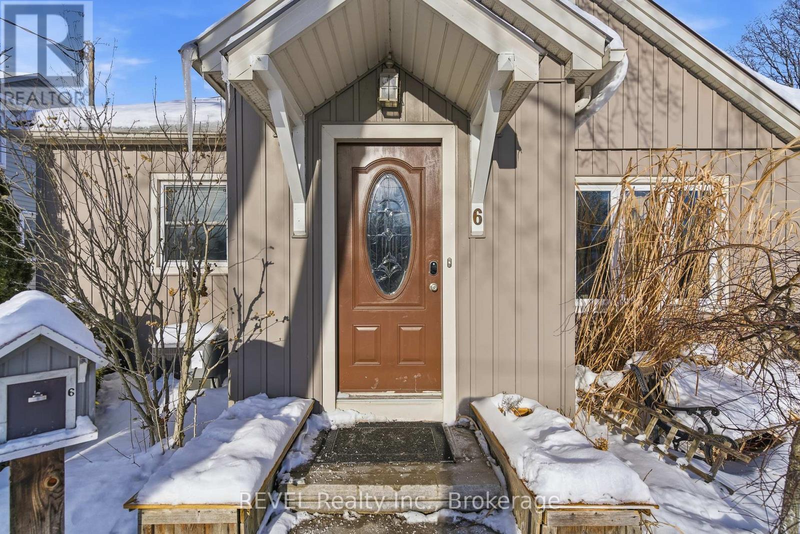 6 Rosslyn Avenue, Grimsby, Ontario  L3M 3G2 - Photo 2 - X12741324