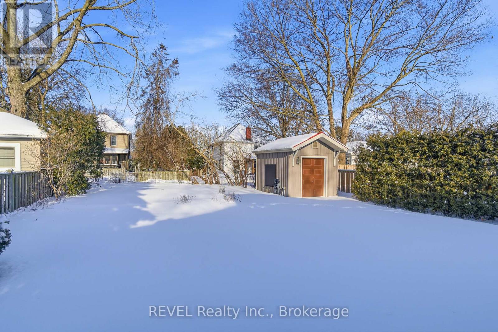 6 Rosslyn Avenue, Grimsby, Ontario  L3M 3G2 - Photo 4 - X12741324