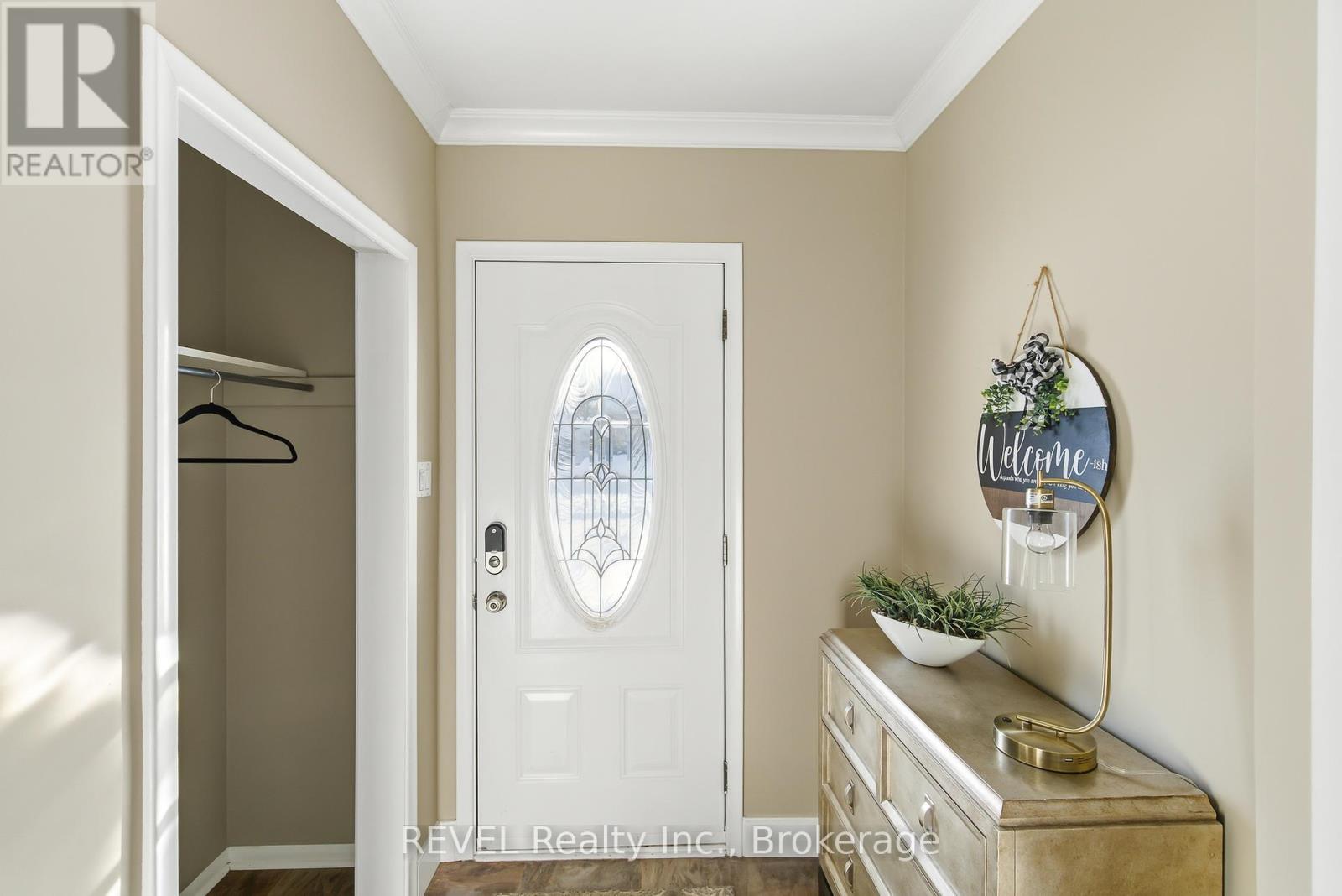 6 Rosslyn Avenue, Grimsby, Ontario  L3M 3G2 - Photo 5 - X12741324