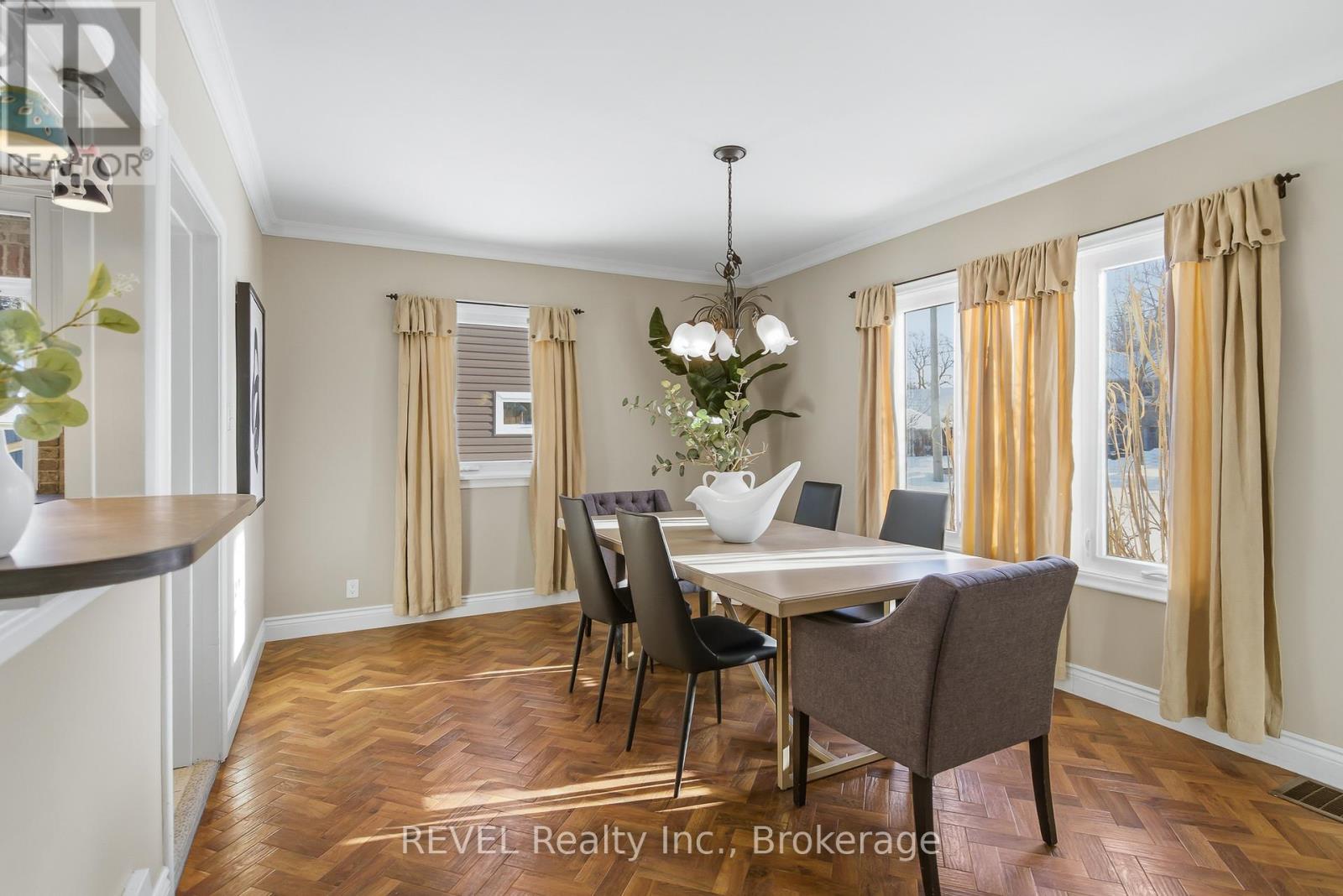 6 Rosslyn Avenue, Grimsby, Ontario  L3M 3G2 - Photo 8 - X12741324