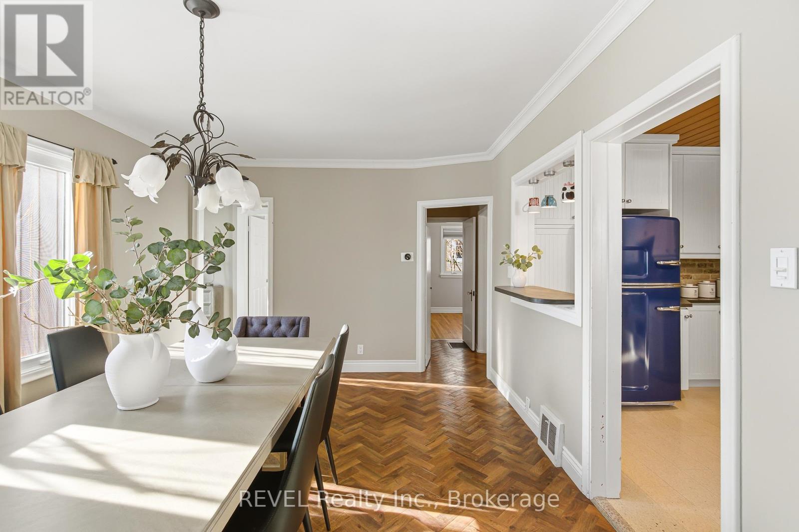 6 Rosslyn Avenue, Grimsby, Ontario  L3M 3G2 - Photo 9 - X12741324