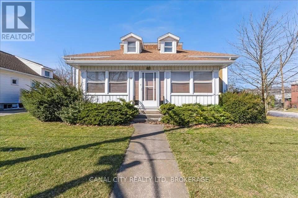 49 Pine Street S, Thorold, Ontario  L2V 3L5 - Photo 2 - X12741330